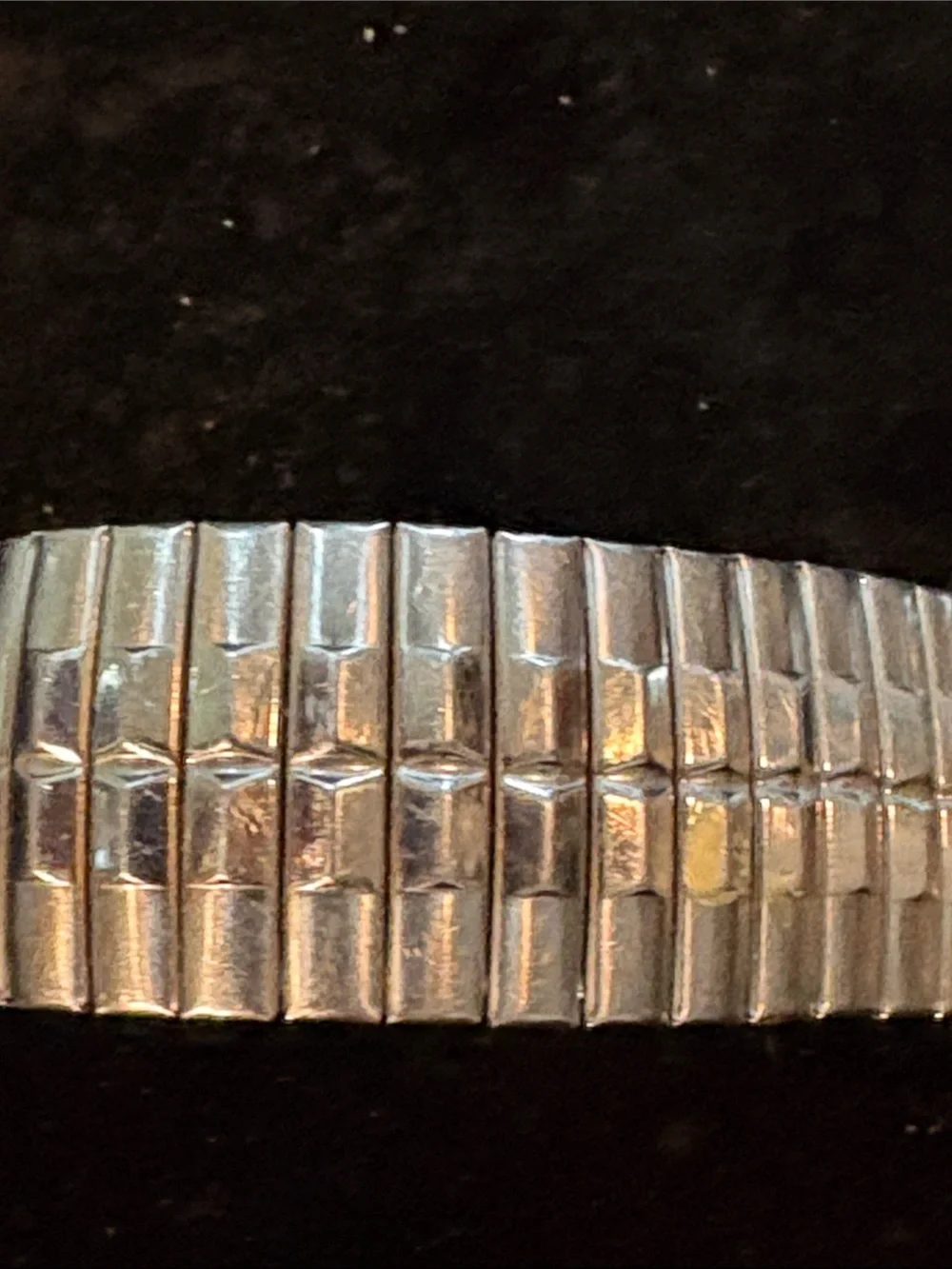 Vintage Silver Quartz stretch Wristwatch with Date